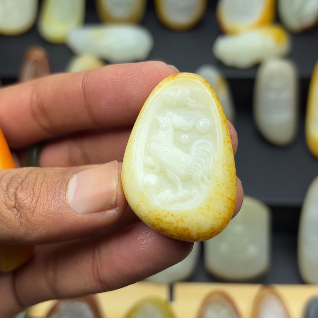 年***头和田玉未镶嵌颈饰