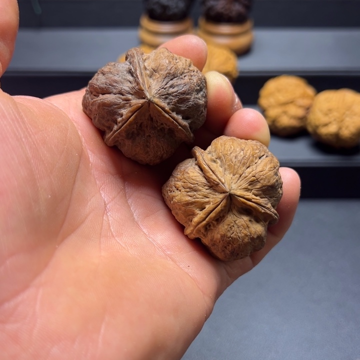 文玩核桃把件B七星岩三棱40mm