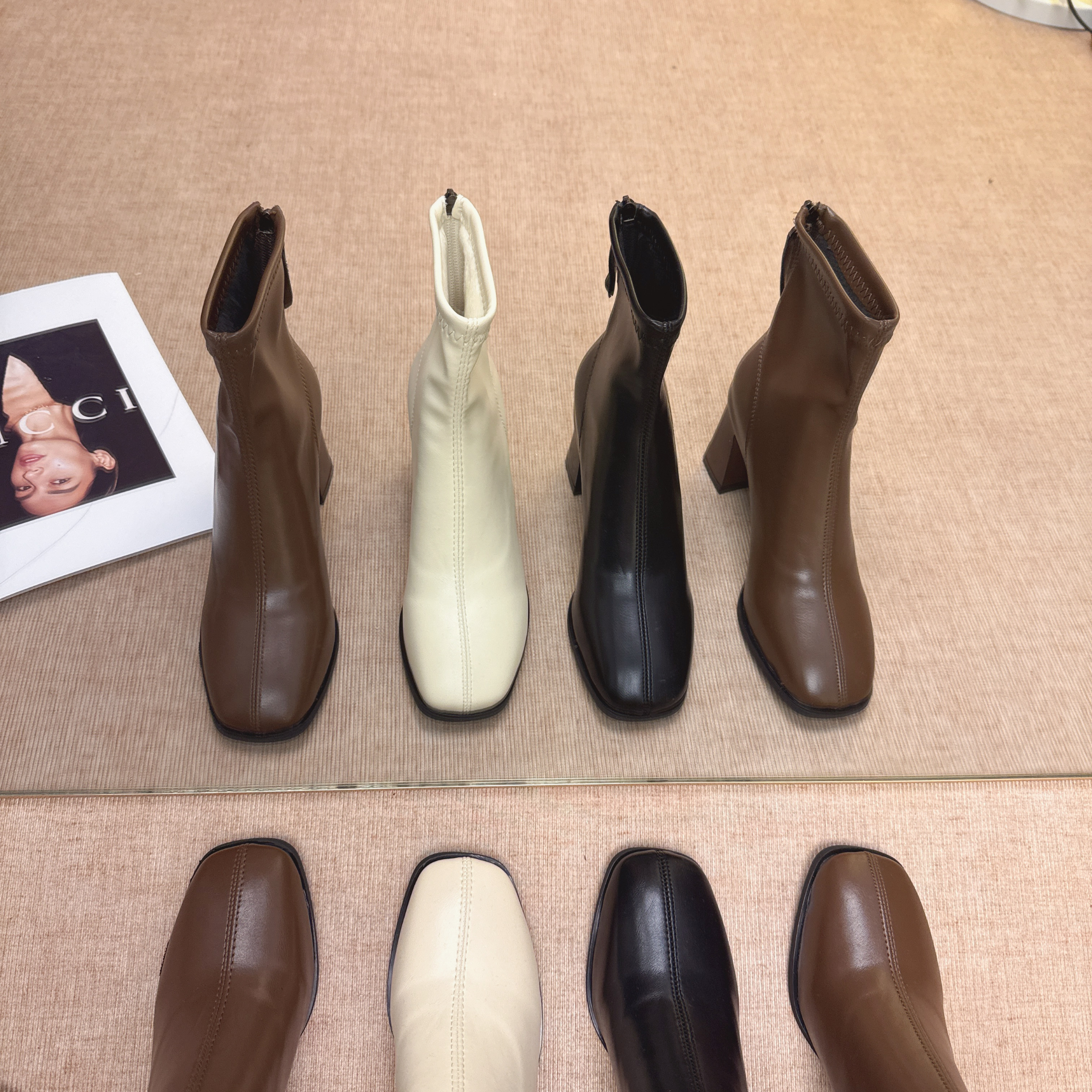 短靴粗跟时尚尖头学院风方头冬季秋季女靴时装高跟