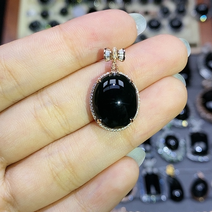 颈饰18K金镶嵌翡翠蛋面 万能扣