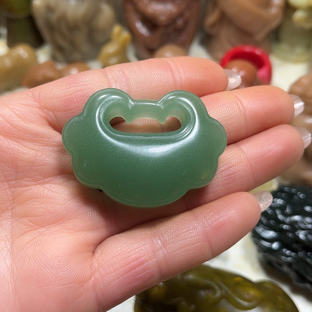 白玉菩提吊坠白玉菩提吊坠