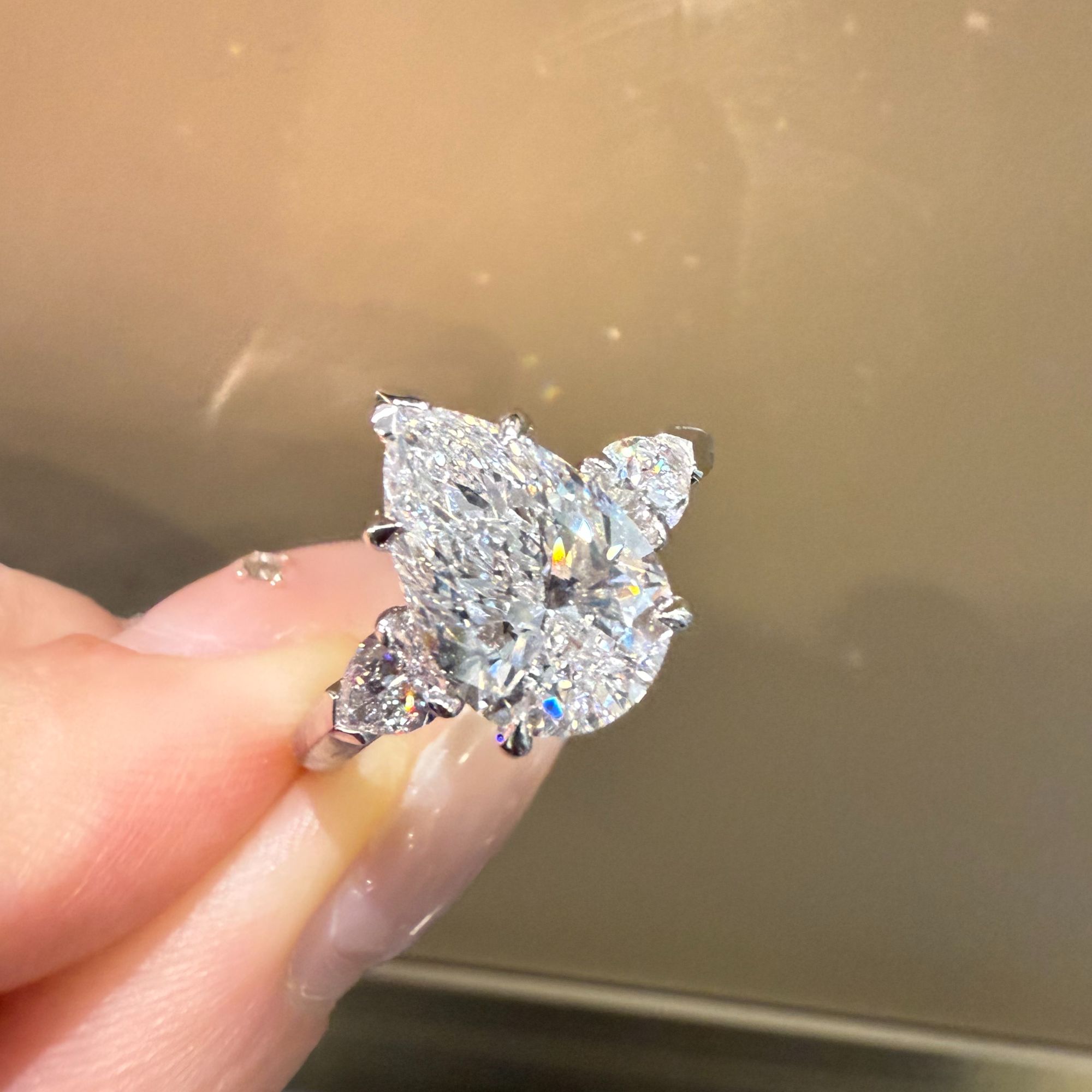实验室培育钻石PT950镶培育钻石水滴三石钻戒结婚订婚戒指经典