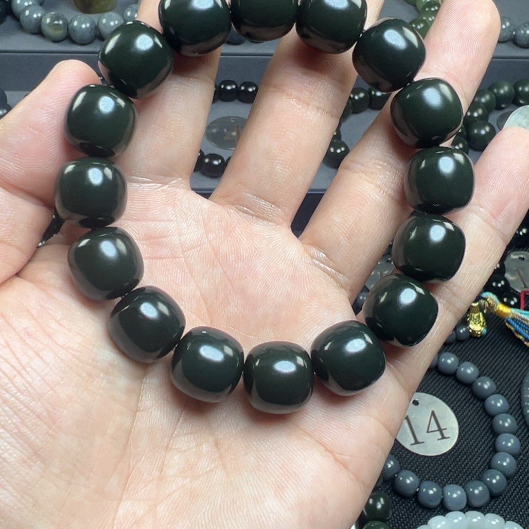 飛***咖和田玉未镶嵌手链