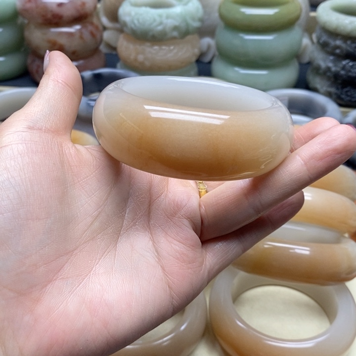 石英岩玉手镯未镶嵌