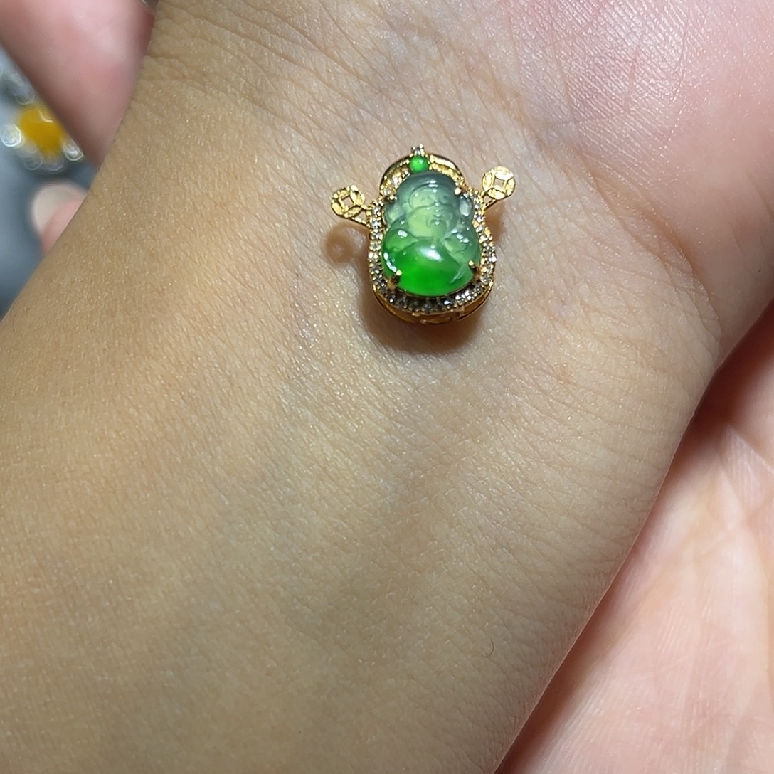 黄***翡翠18K金镶嵌颈饰