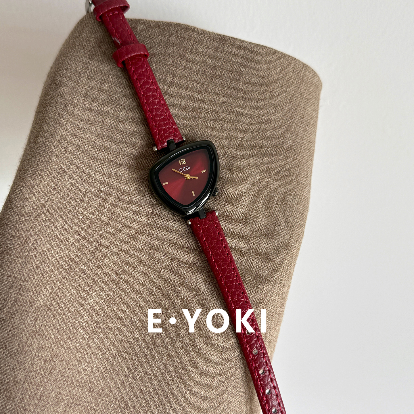 一柚七 黑红多边形小表盘女款小众手表女时尚气质女士皮带石英307