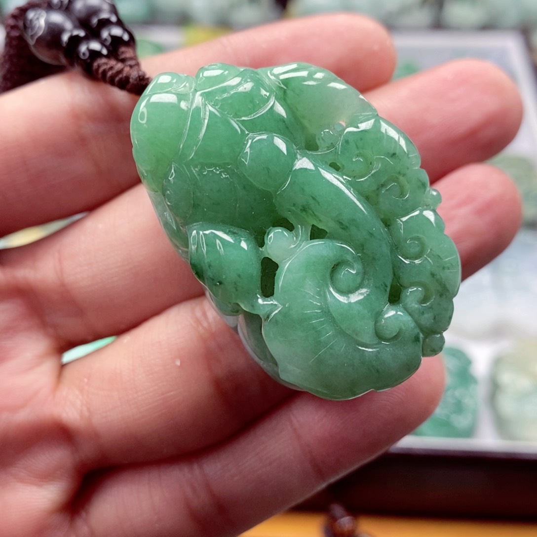 翡翠颈饰未镶嵌翡翠