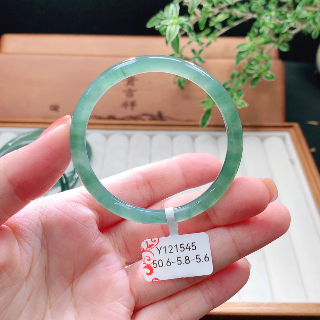 未镶嵌手镯（圆镯）翡翠