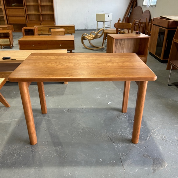 不退换瑕疵无售后 樱桃木餐桌120*75*75