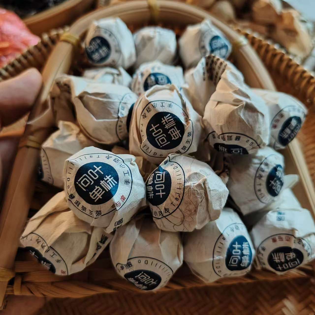 【问叶单株龙珠】2021年8g*18颗 勐海古树头春普洱茶生茶