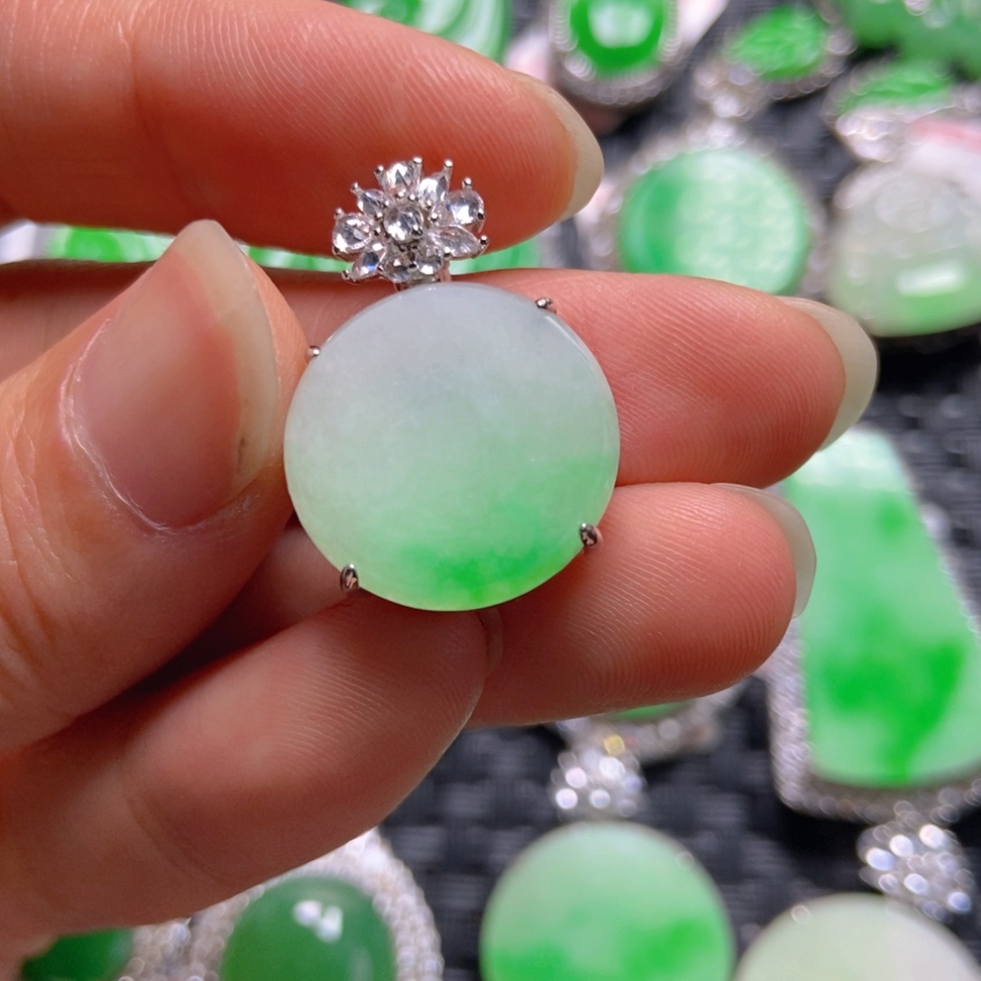 翡翠银S925镶嵌颈饰圆牌吊坠