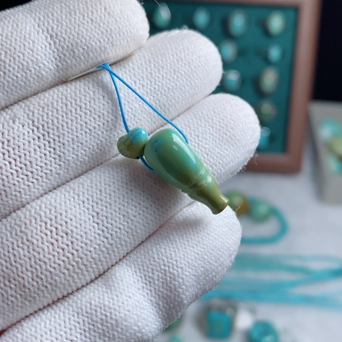 绿松石颈饰未镶嵌