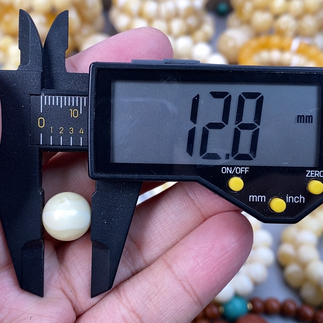 蜜蜡未镶嵌珠宝奇石