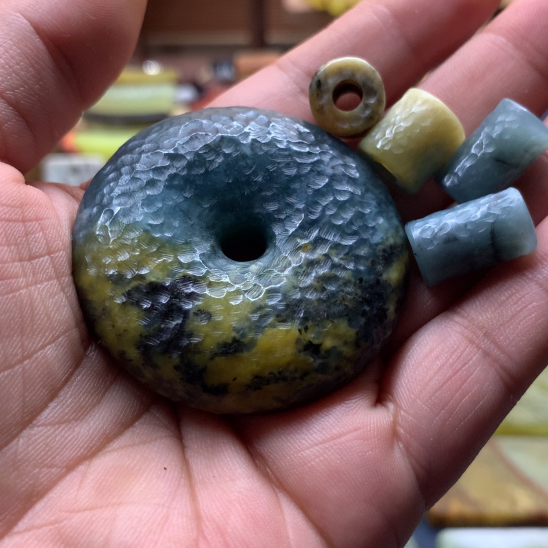 蛇纹石玉合金颈饰