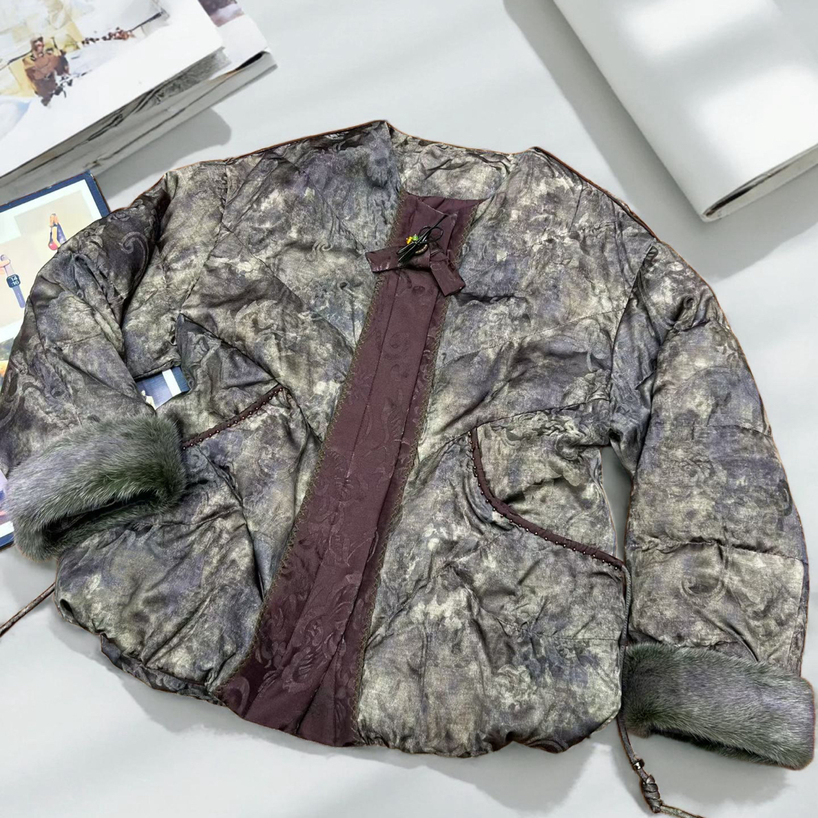 5819#《拼接水貂羽绒》保暖不褪色冬厚款国风提花羽绒服