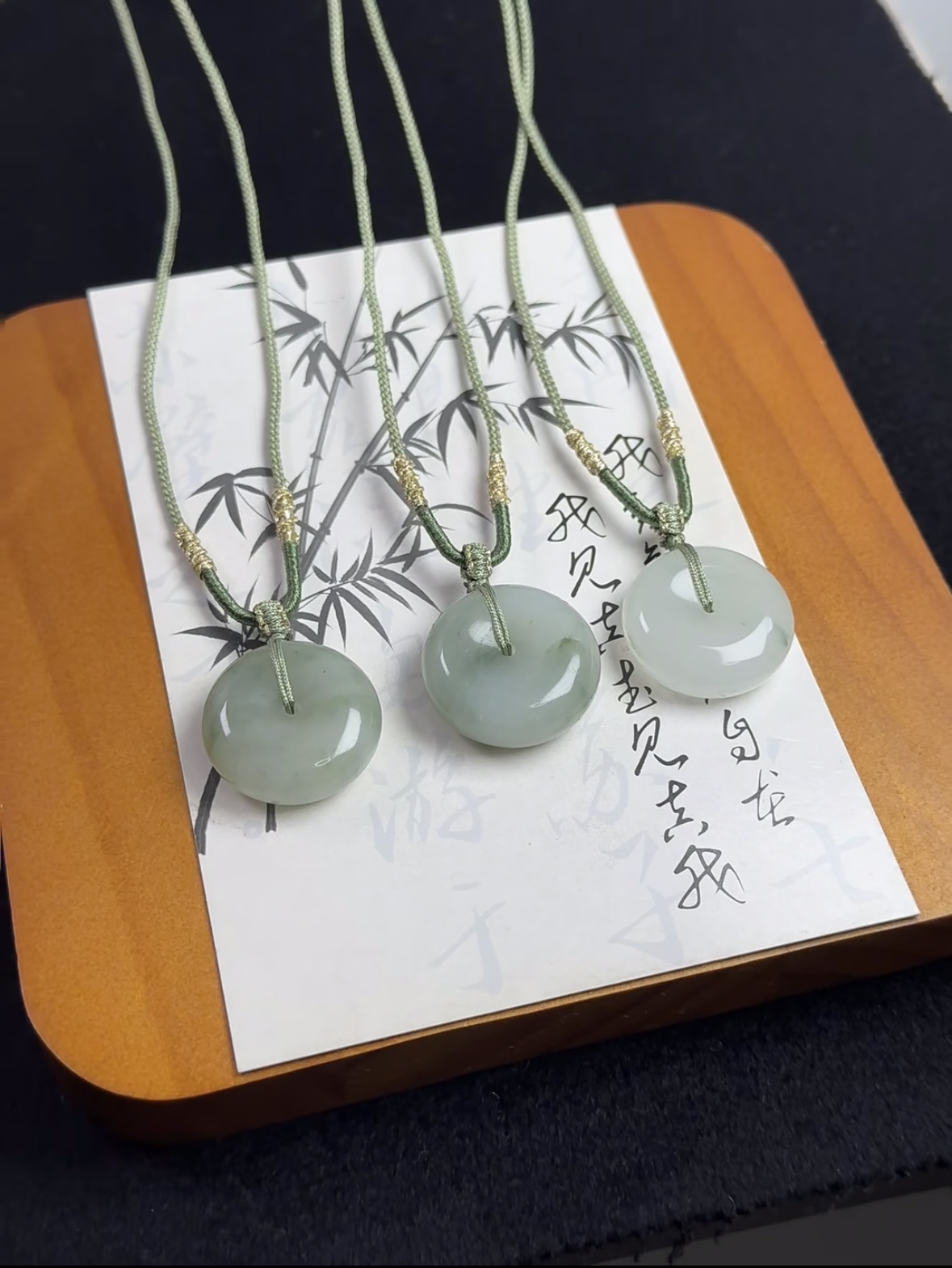 只买单纯的吊坠，没带链子，属的性质。吊坠 【福袋专用】天然天山翠