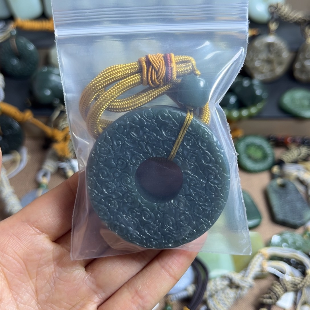 攸***宝和田玉（糖玉）未镶嵌颈饰