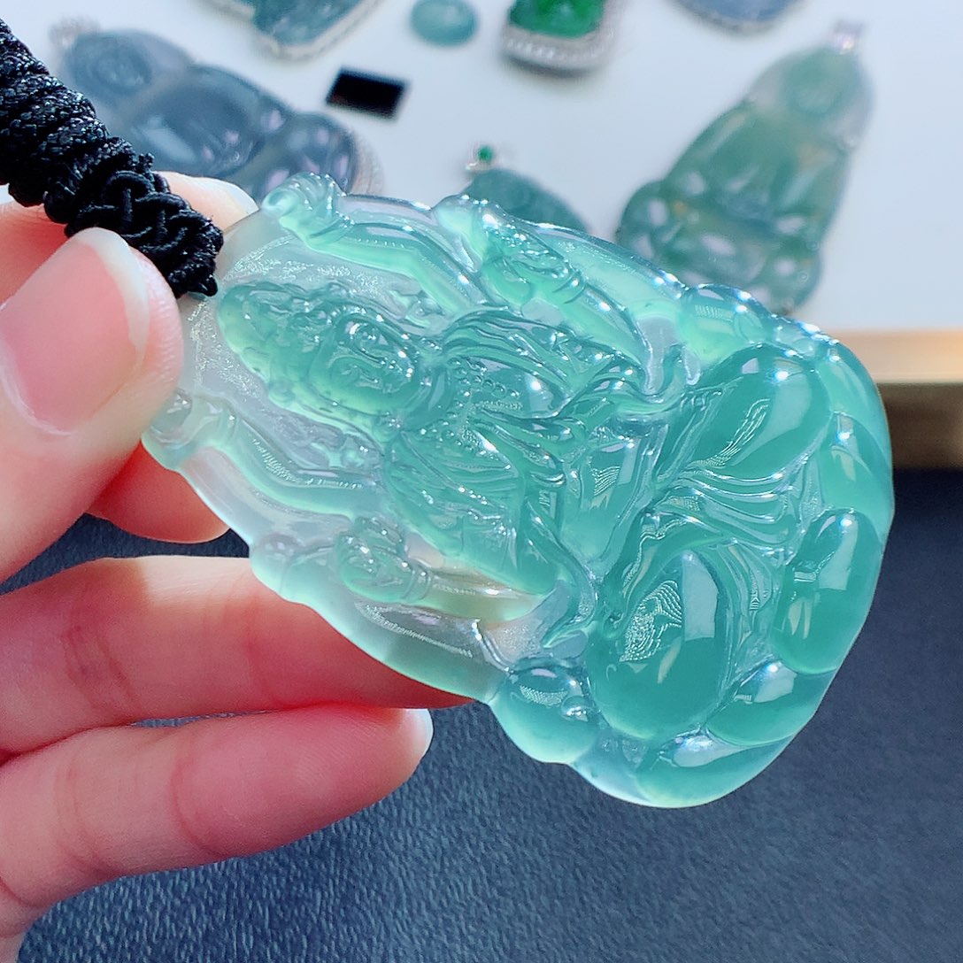 翡翠颈饰未镶嵌翡翠