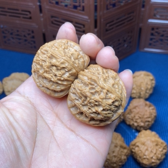 文玩核桃把件三角白39