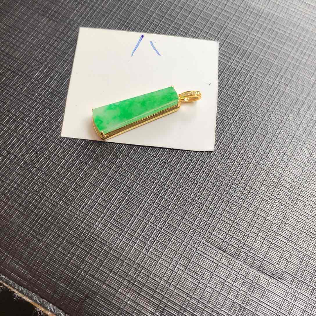 翡翠颈饰18K金镶嵌翡翠