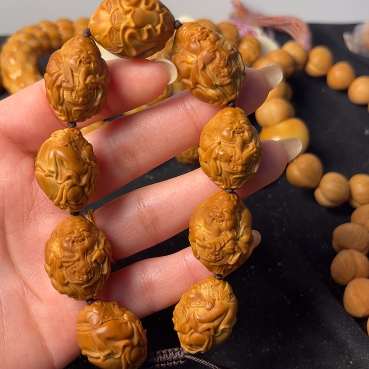 橄榄核吊坠龙袍财神