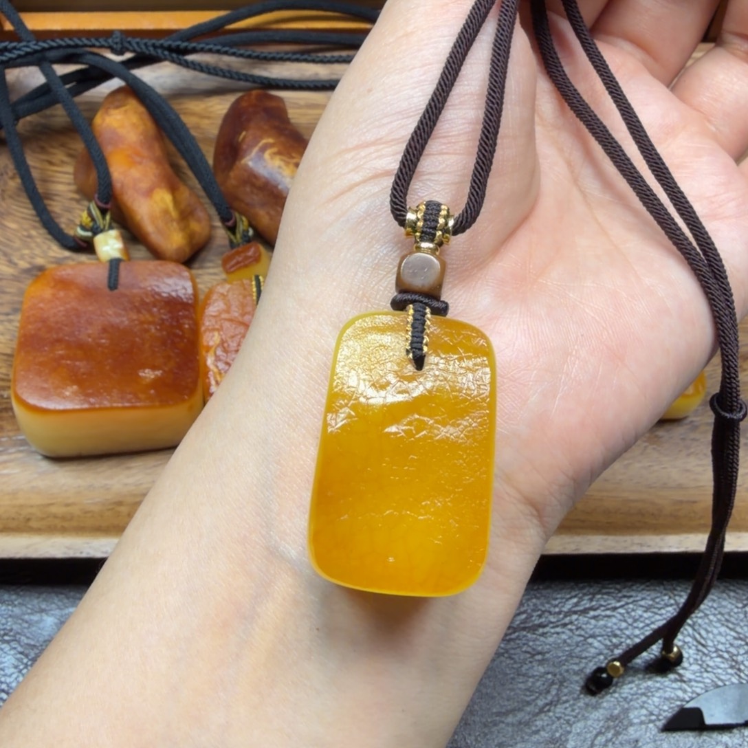 琥珀未镶嵌吊坠(赠链)