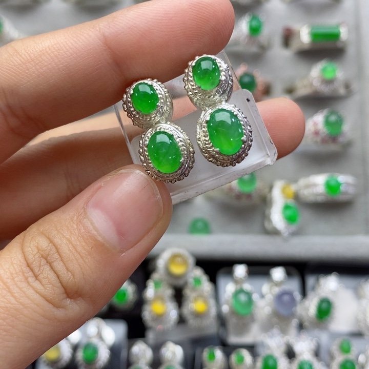 翡翠戒指未镶嵌蛋面