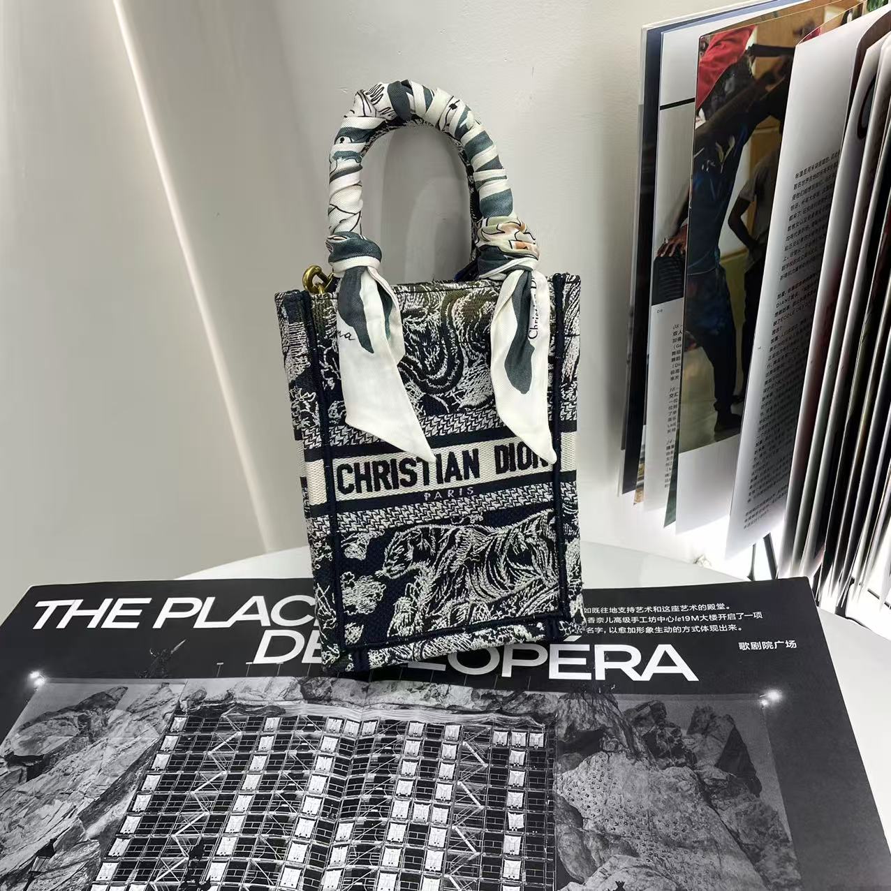 95新 DIOR/迪奥 97新 22年编码藏蓝色琴谱手机包tote 斜挎包
