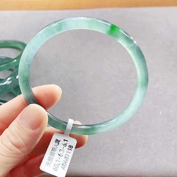 翡翠未镶嵌手镯（圆镯）
