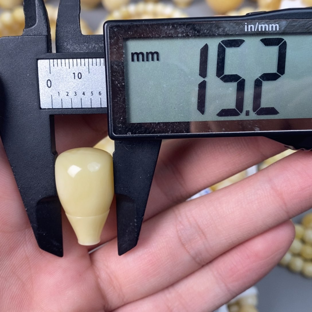 未镶嵌琥珀珠宝奇石