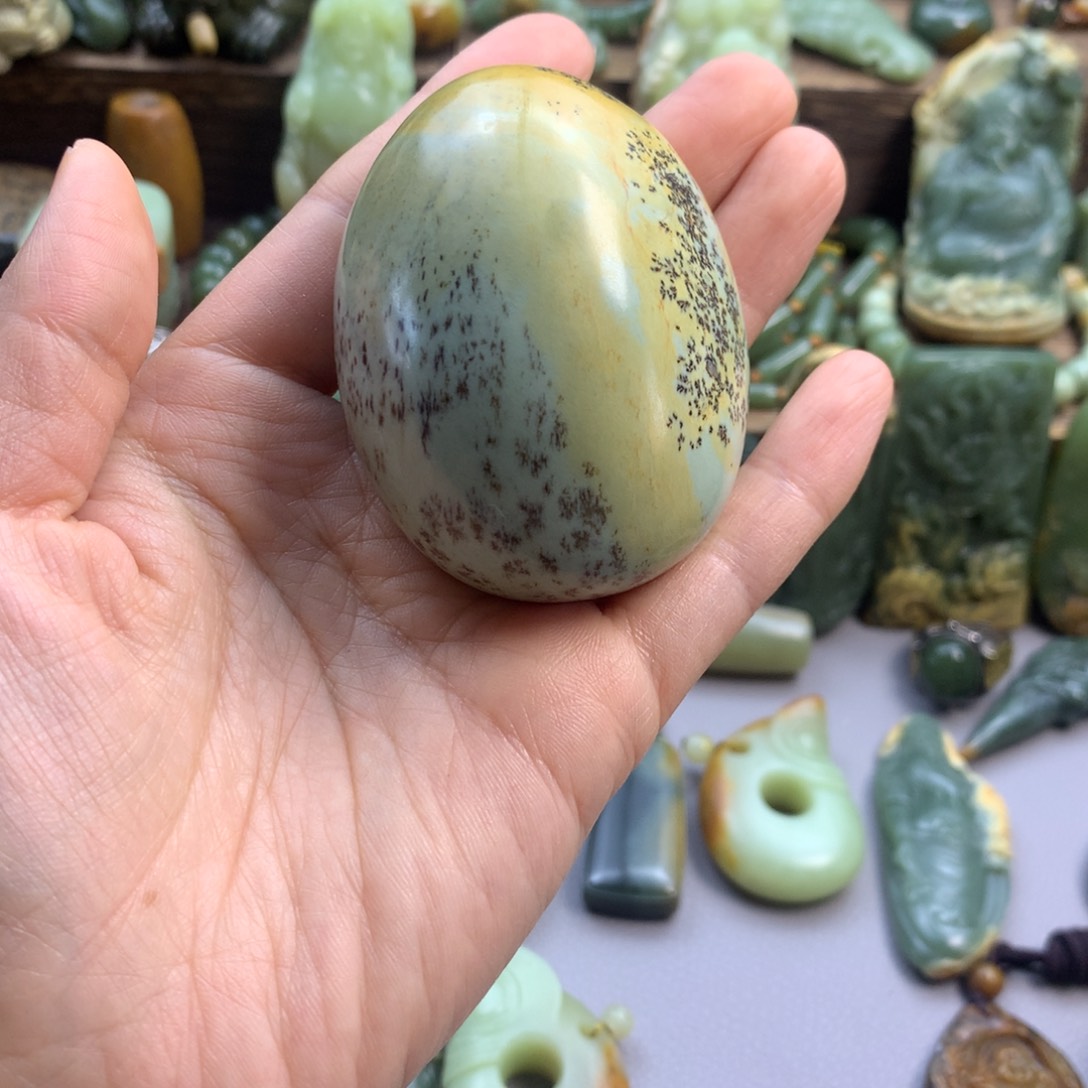 未镶嵌岫岩河磨玉（透闪石质玉）珠宝奇石铁*