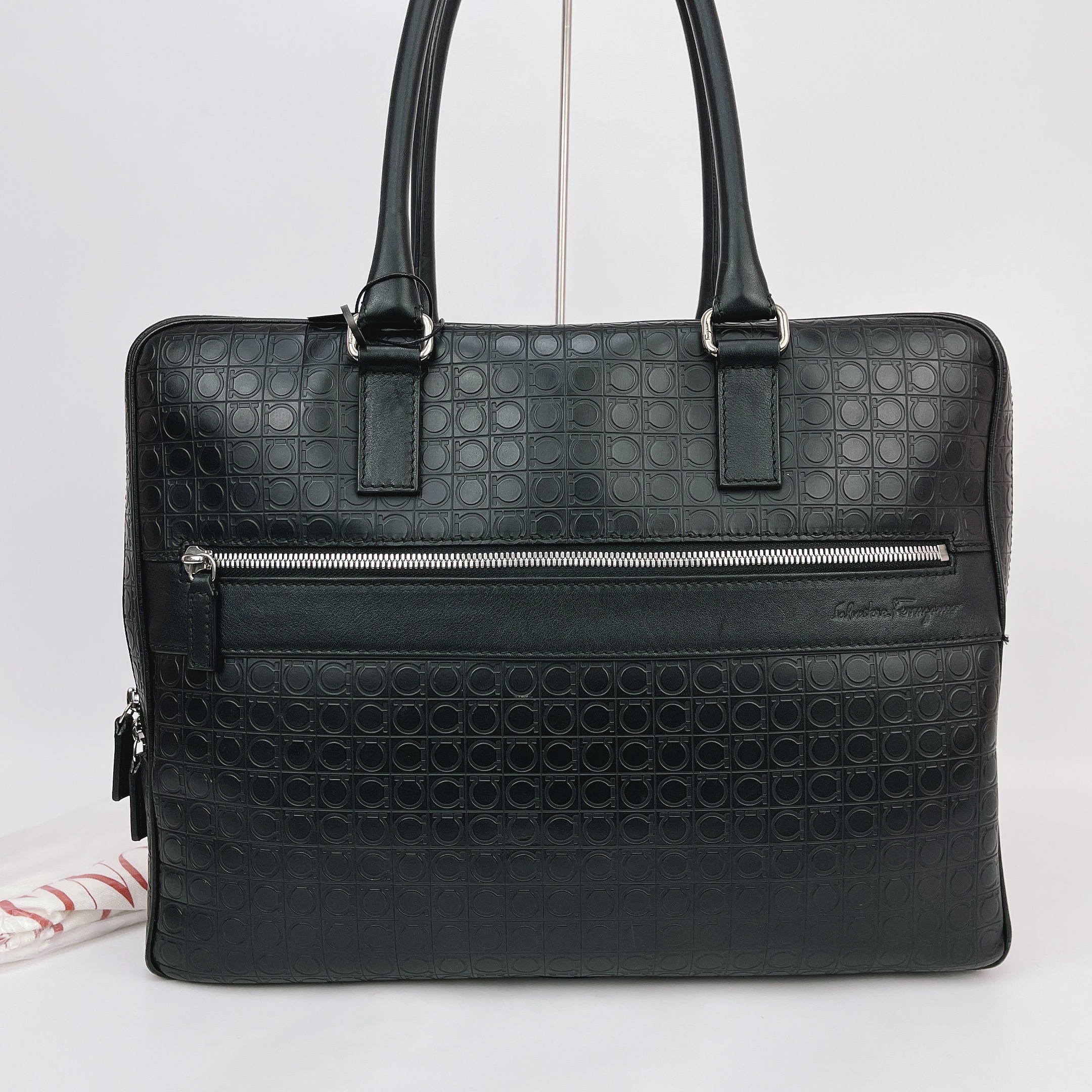 95新 FERRAGAMO/菲拉格慕 菲拉格慕 黑色老花手提单肩包底37 O126