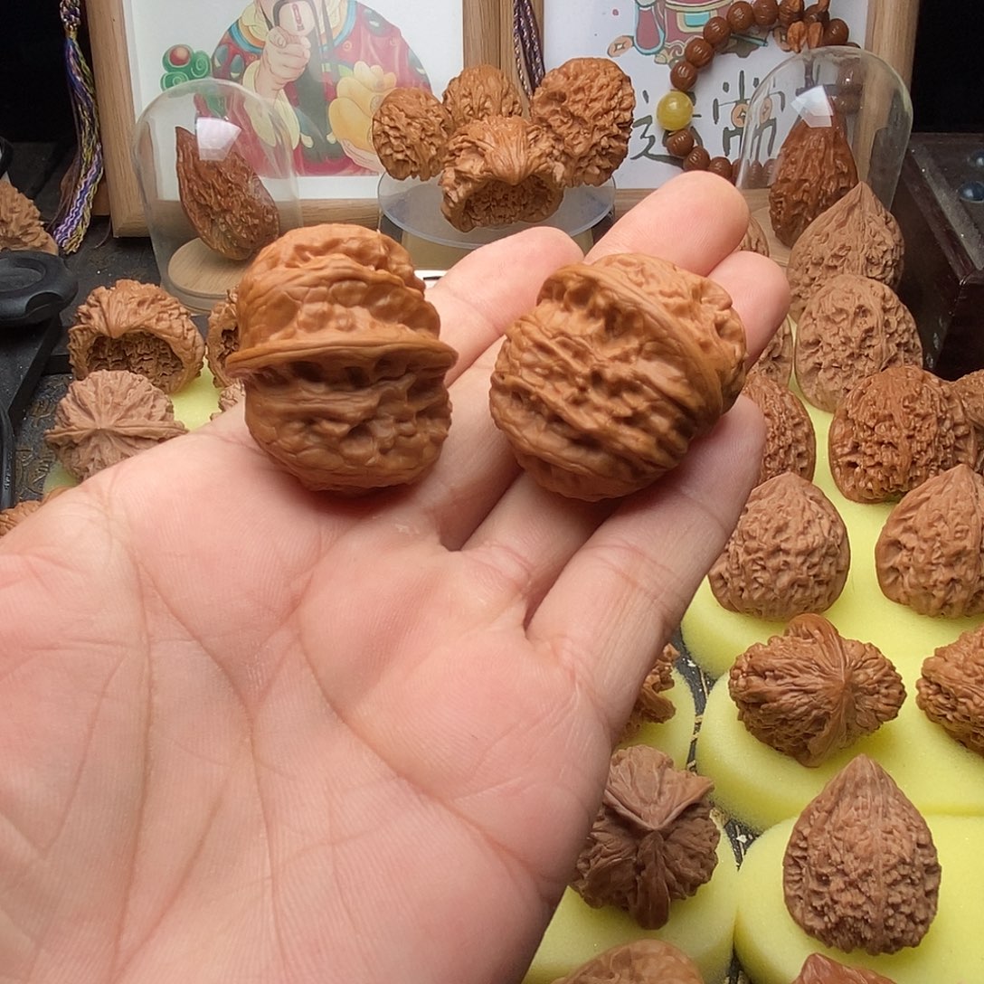 张***）把件文玩核桃野狼半壁