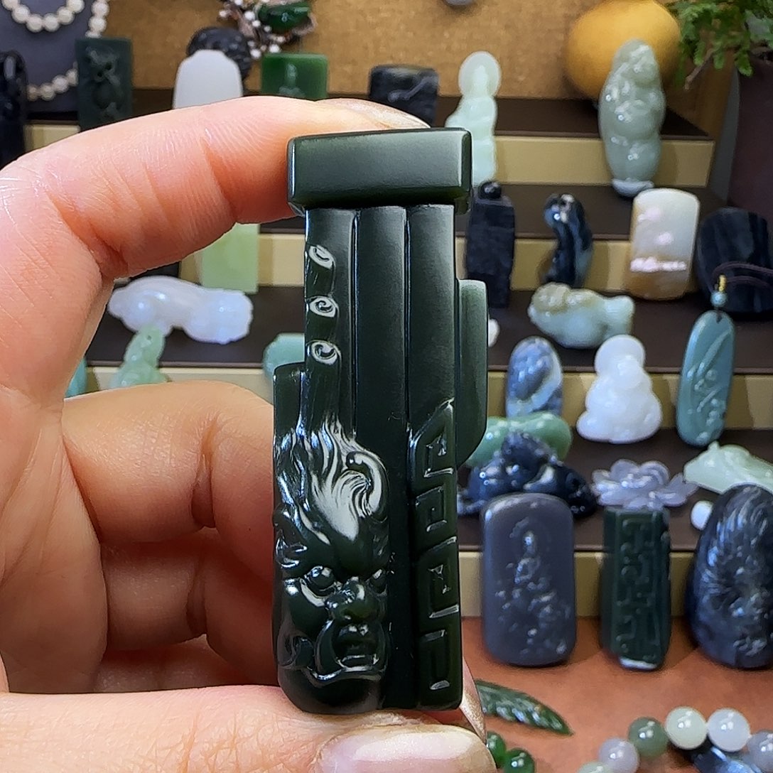 和田玉未镶嵌颈饰