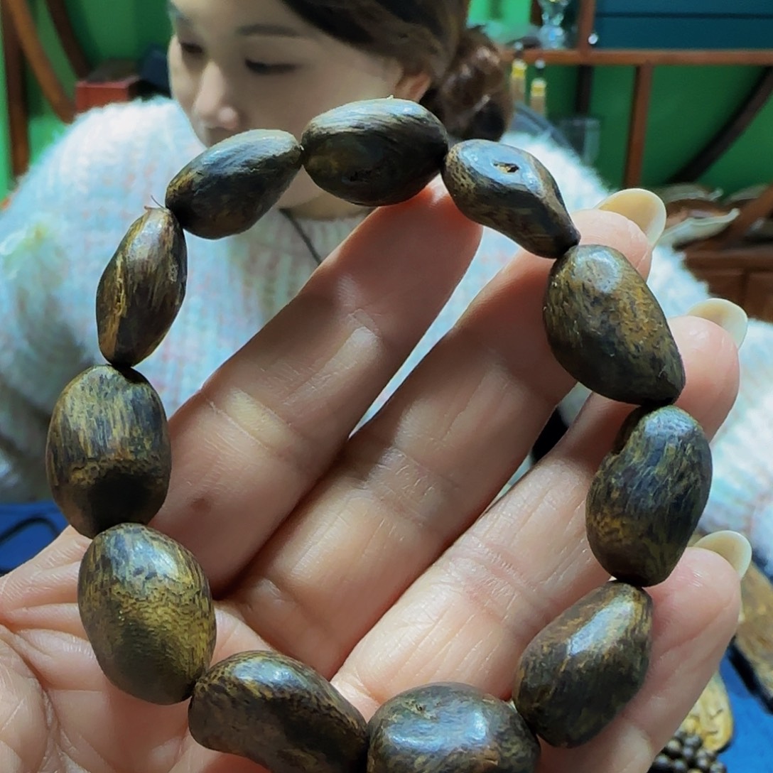 沉香沉香碎屑海南白奇乌身天然瘤疤树丁11.8克