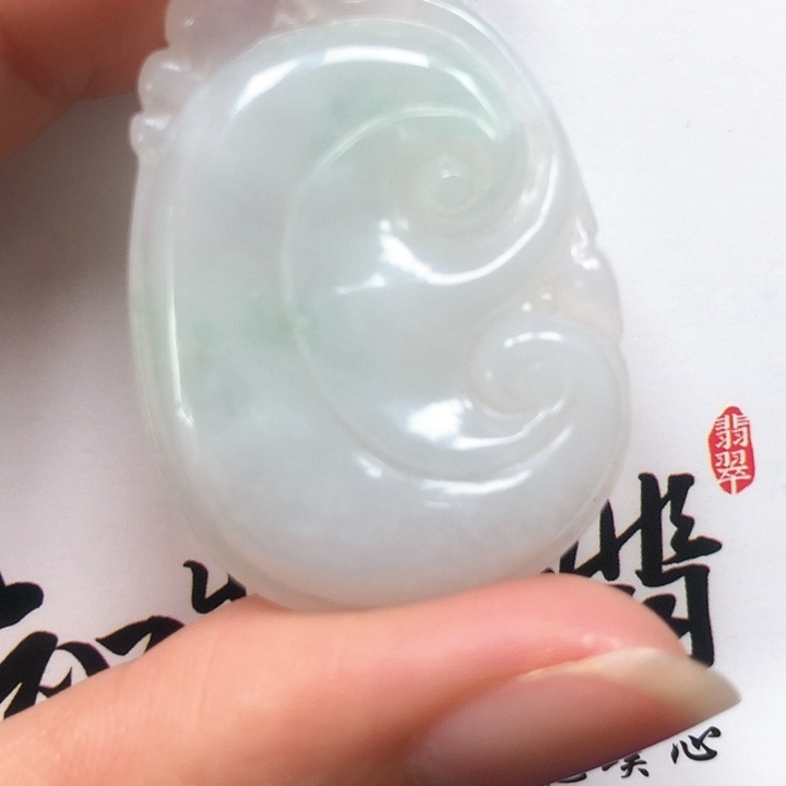 翡翠颈饰未镶嵌如意