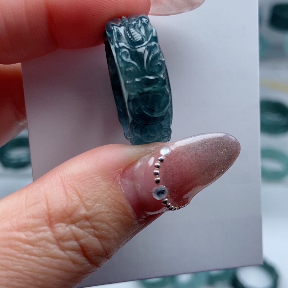 翡翠戒指未镶嵌小***哈