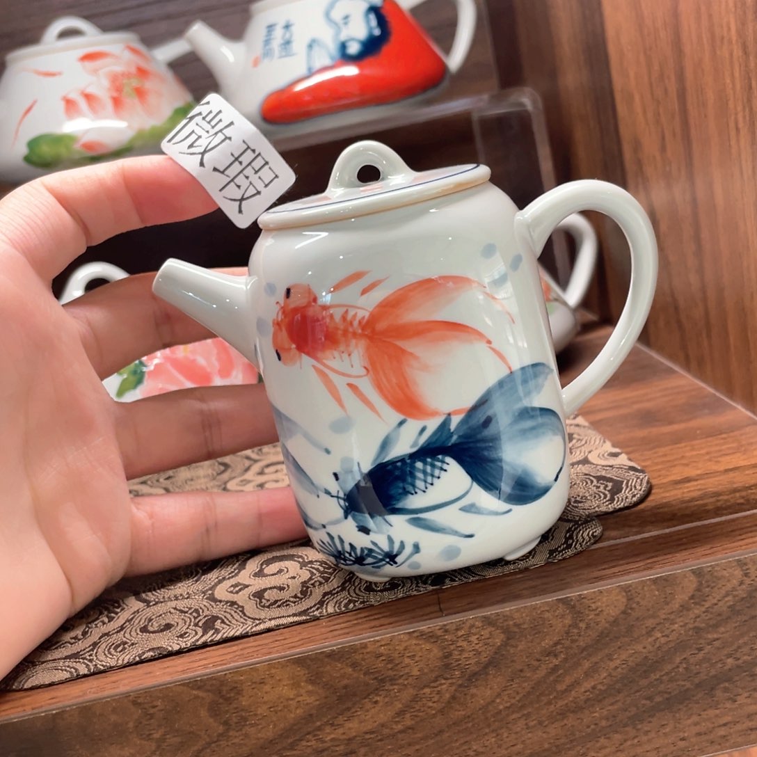 釉下手绘茶具微瑕