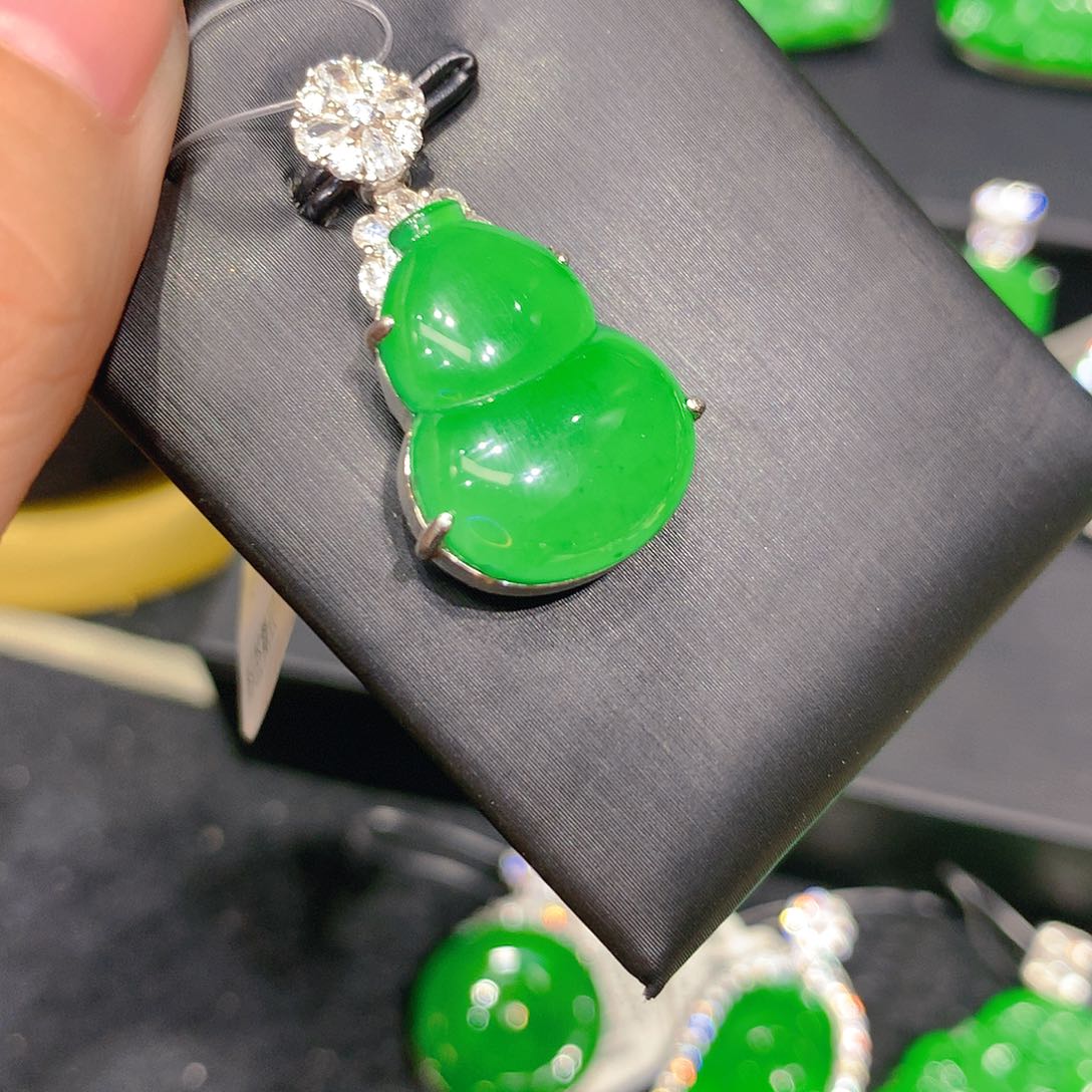 颈饰银S925镶嵌翡翠000052