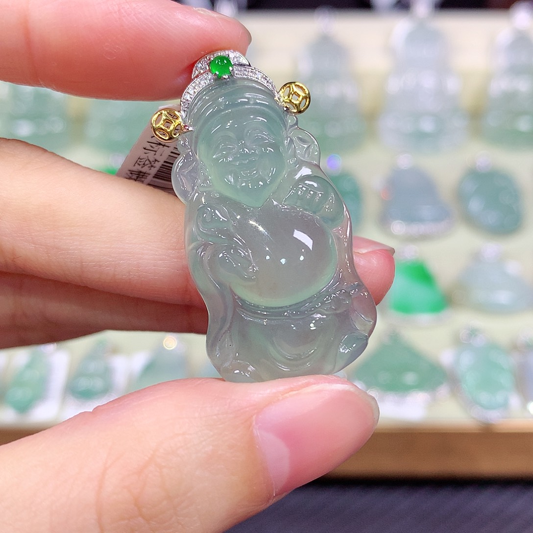 翡翠18K金镶嵌颈饰财神爷