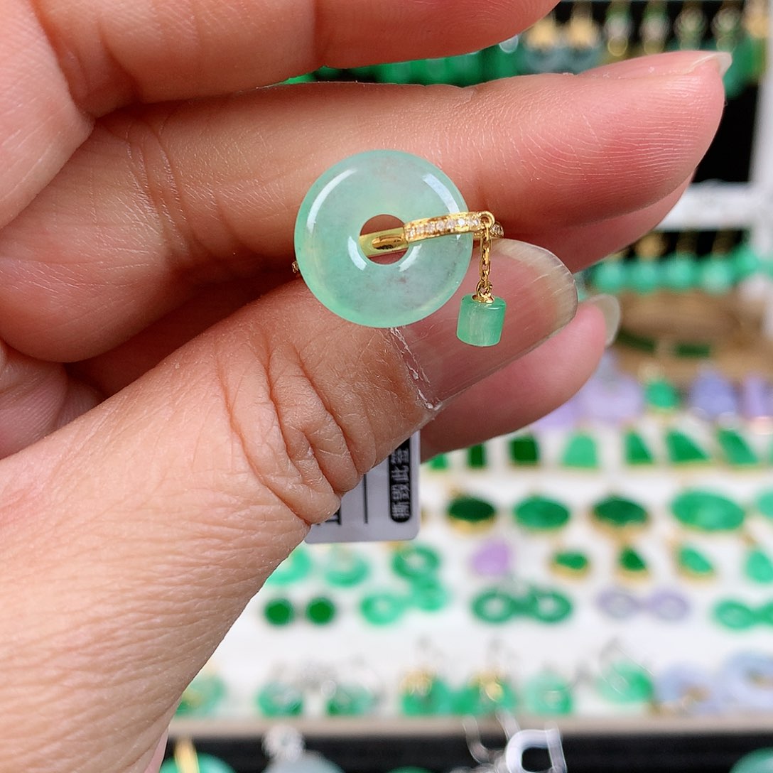 翡翠戒指18K金镶嵌的