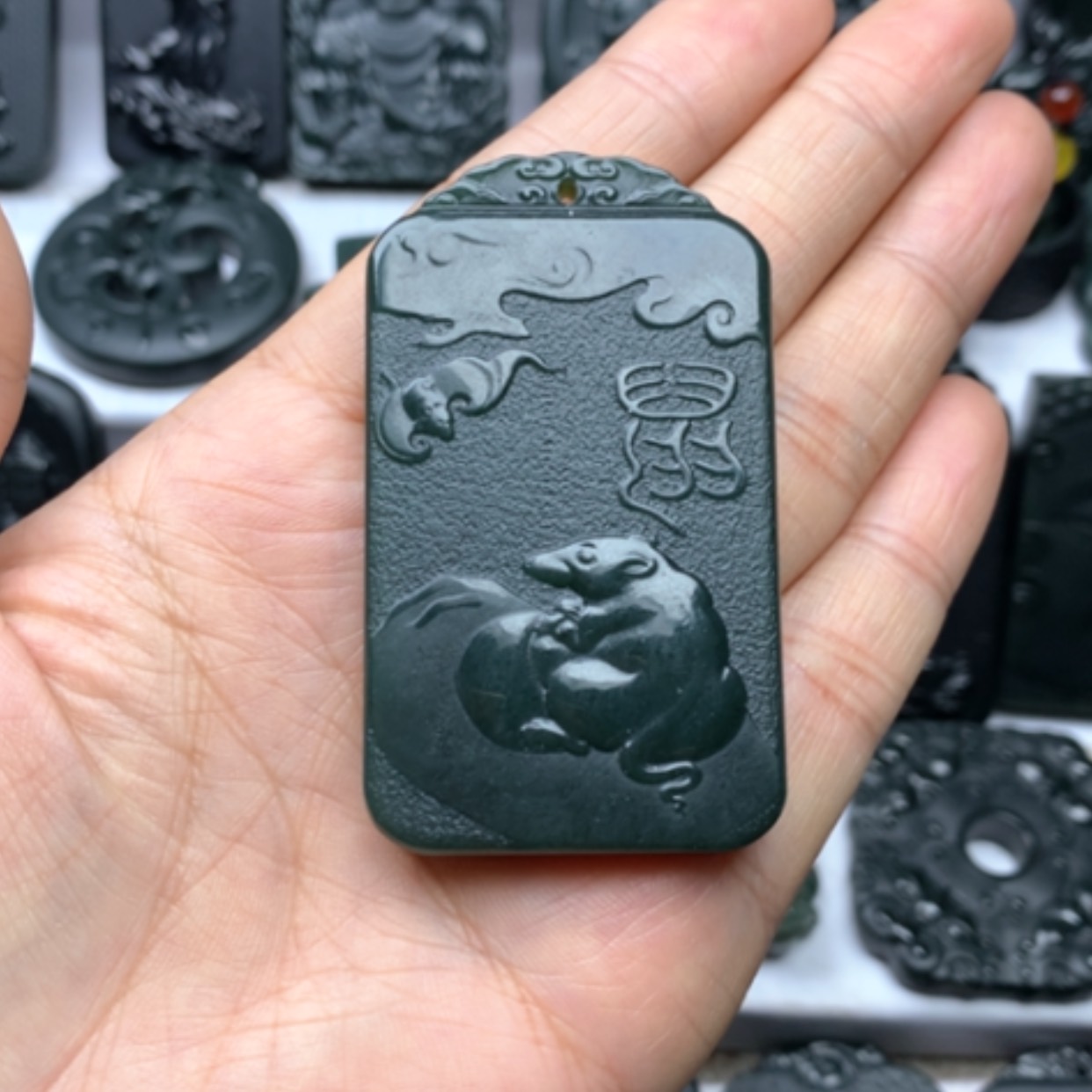 【闪购商品】和田玉颈饰未镶嵌双面雕刻