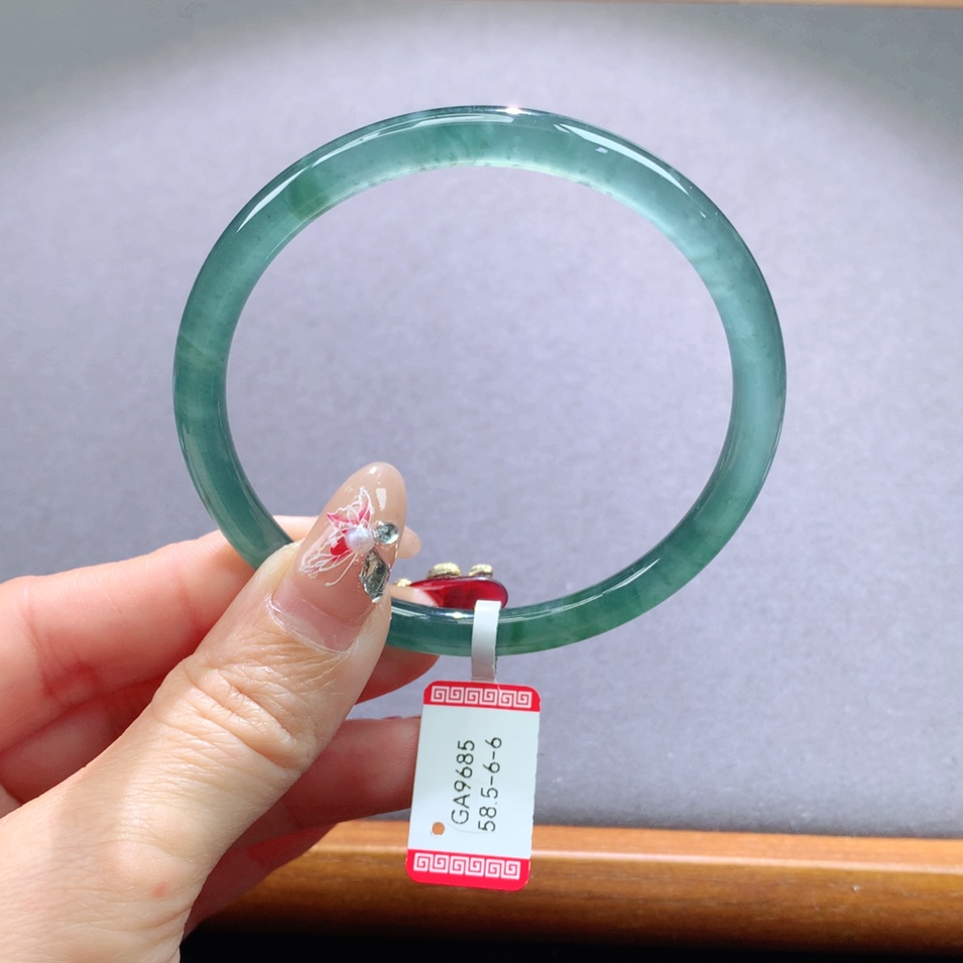 翡翠手镯未镶嵌天然翡翠手镯