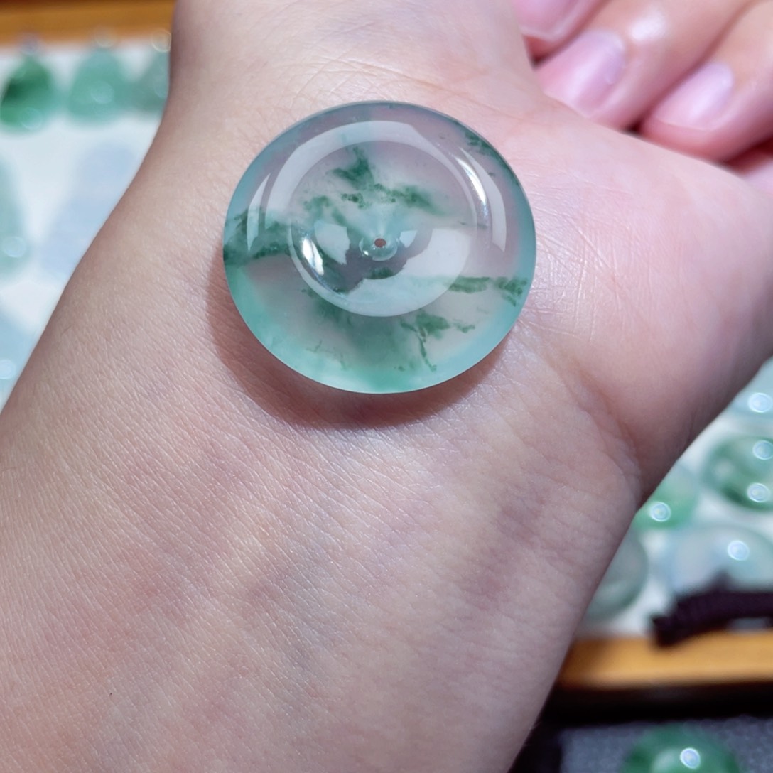 翡翠未镶嵌颈饰扣子