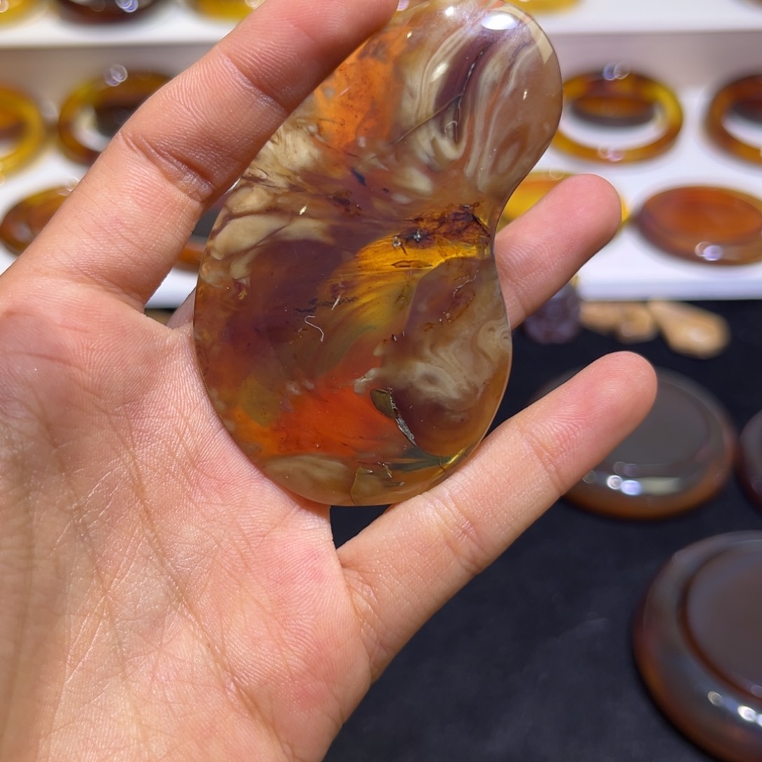 琥珀手镯未镶嵌刮刮