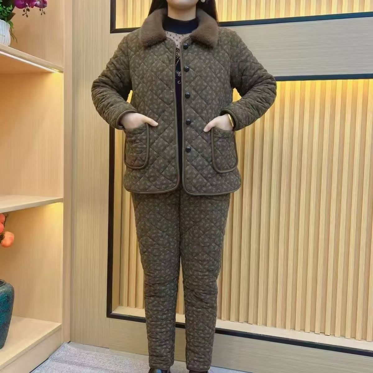 妈妈装冬季棉衣套装时尚加厚保暖棉袄中老年女装秋冬季加绒两件套