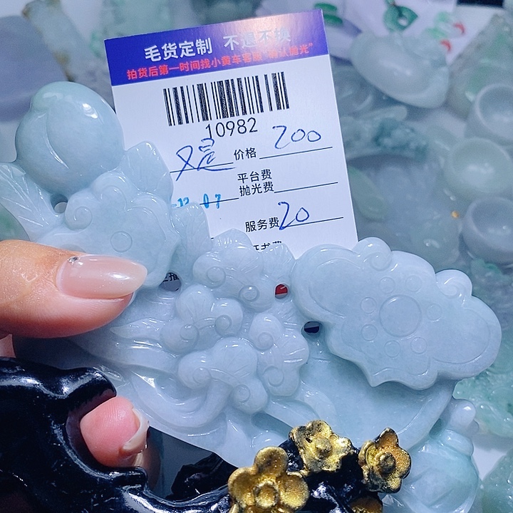 又***啊翡翠未镶嵌颈饰天光墟翡翠市场现金代购