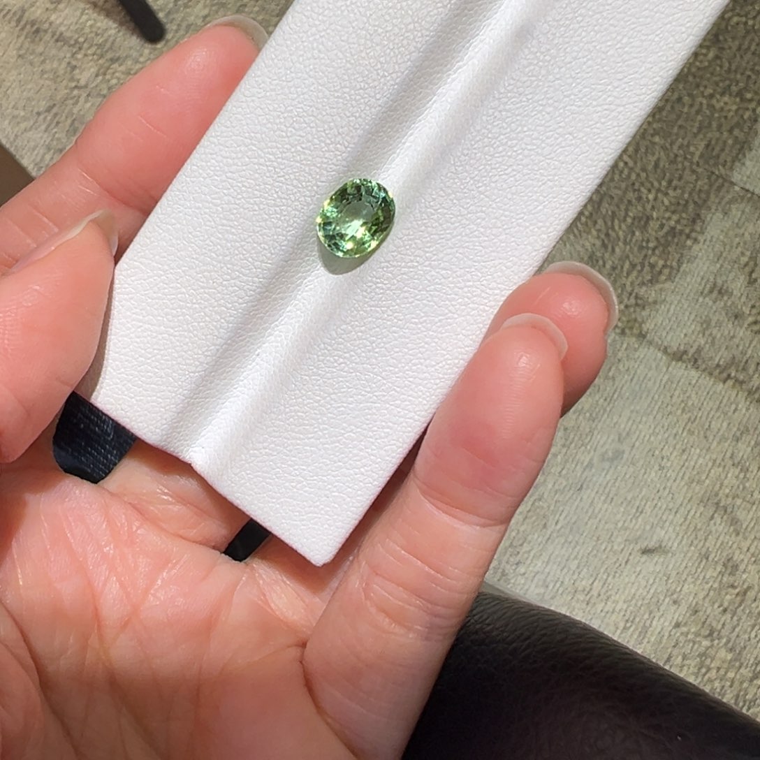 碧玺未镶嵌珠宝半成品2.1ct薄荷绿