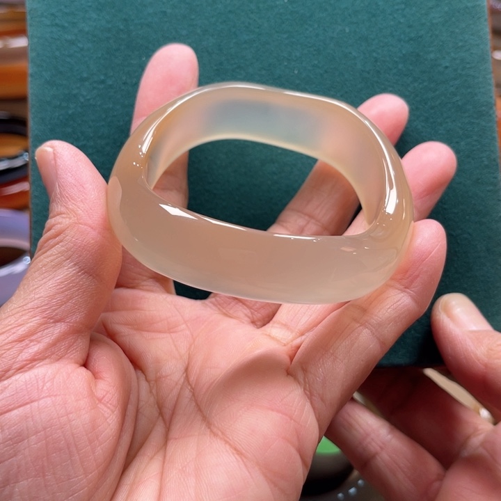 玛瑙/玉髓手镯未镶嵌Y***a