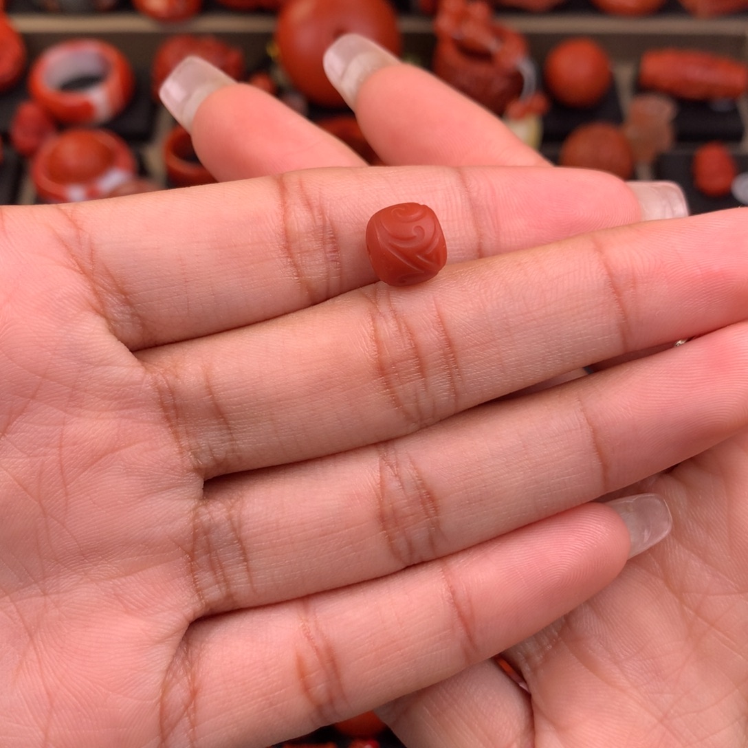 南红玛瑙未镶嵌博古纹老型9